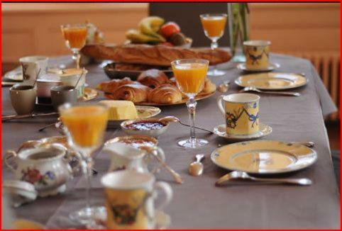 Villa Castel Maison-Table D'Hotes & Jardin-Refuge De Biodiversite Rillieux-la-Pape Екстер'єр фото